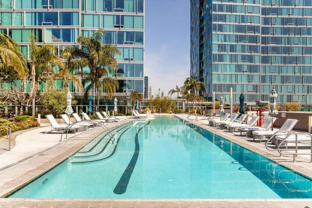 Lovely Upscale High Rise Private Parking & Pool Apartment Лос Анджелис Екстериор снимка