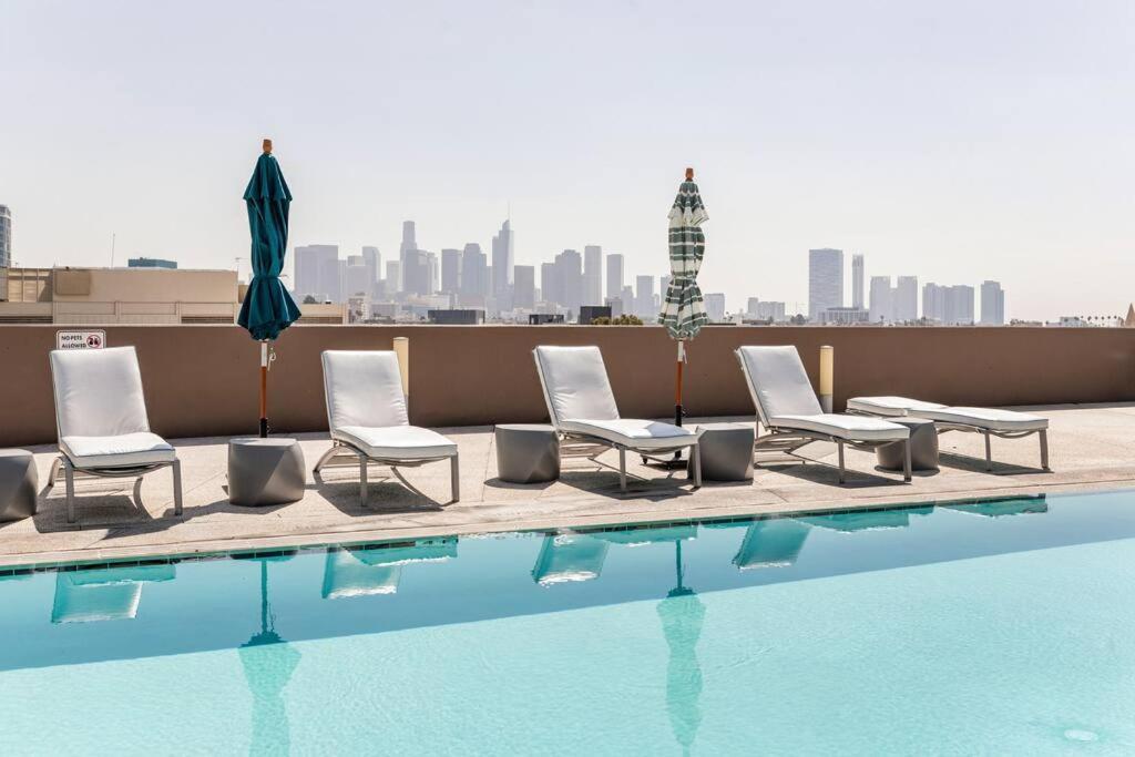 Lovely Upscale High Rise Private Parking & Pool Apartment Лос Анджелис Екстериор снимка