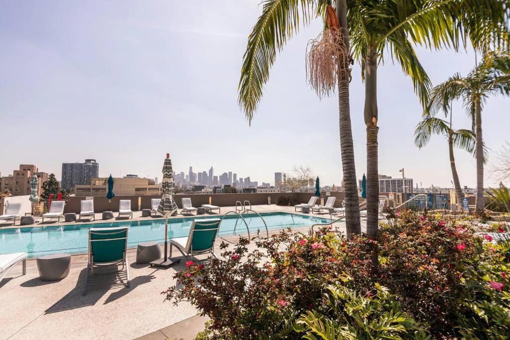 Lovely Upscale High Rise Private Parking & Pool Apartment Лос Анджелис Екстериор снимка