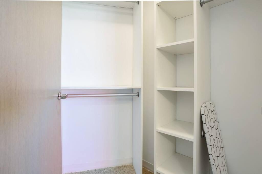 Lovely Upscale High Rise Private Parking & Pool Apartment Лос Анджелис Екстериор снимка