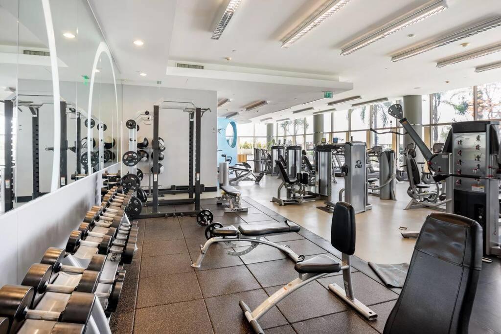 Lovely Upscale High Rise Private Parking & Pool Apartment Лос Анджелис Екстериор снимка