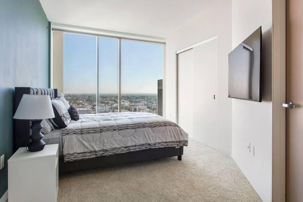 Lovely Upscale High Rise Private Parking & Pool Apartment Лос Анджелис Екстериор снимка