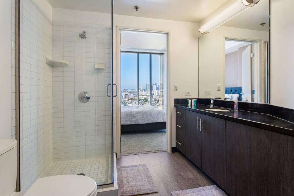Lovely Upscale High Rise Private Parking & Pool Apartment Лос Анджелис Екстериор снимка