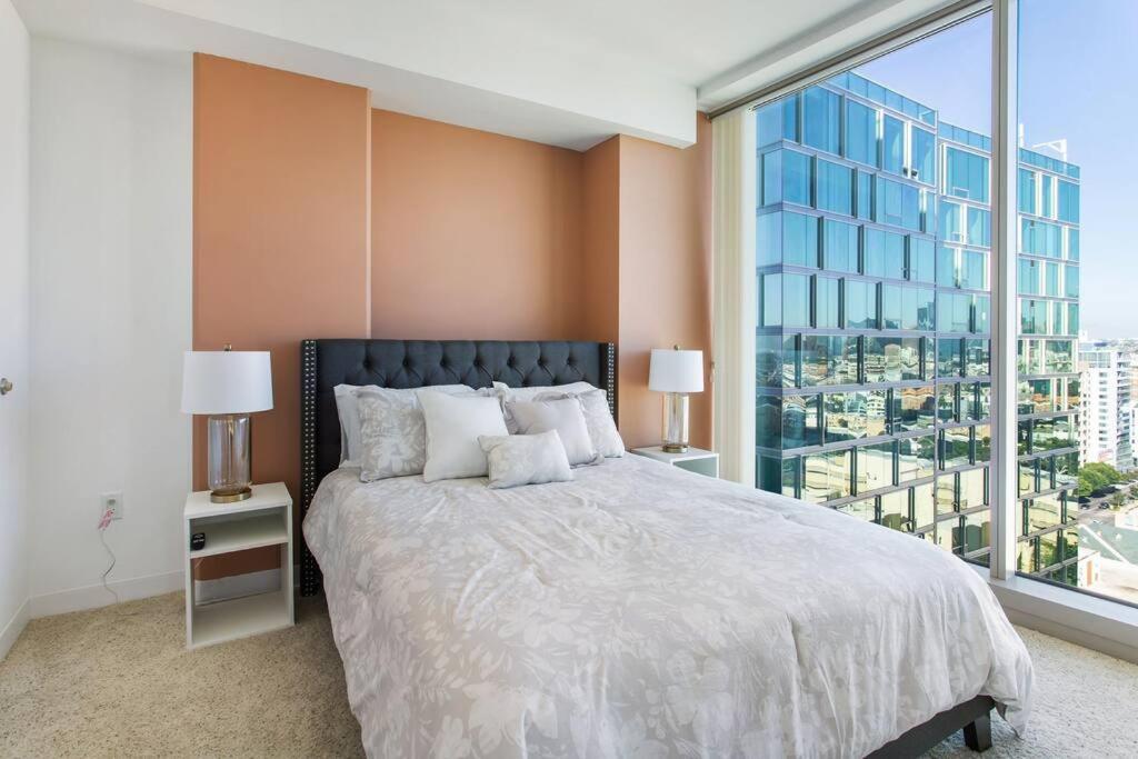 Lovely Upscale High Rise Private Parking & Pool Apartment Лос Анджелис Екстериор снимка
