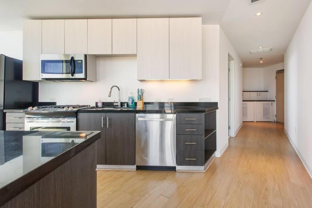 Lovely Upscale High Rise Private Parking & Pool Apartment Лос Анджелис Екстериор снимка