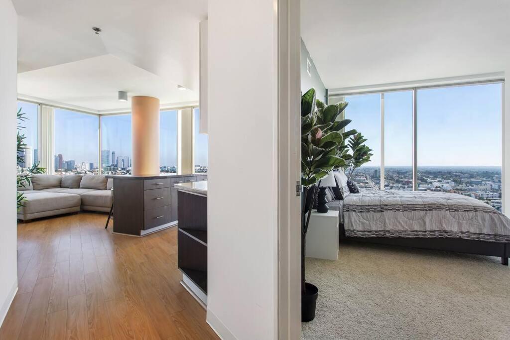 Lovely Upscale High Rise Private Parking & Pool Apartment Лос Анджелис Екстериор снимка