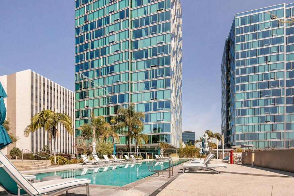 Lovely Upscale High Rise Private Parking & Pool Apartment Лос Анджелис Екстериор снимка
