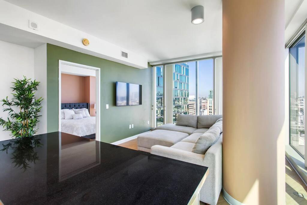 Lovely Upscale High Rise Private Parking & Pool Apartment Лос Анджелис Екстериор снимка